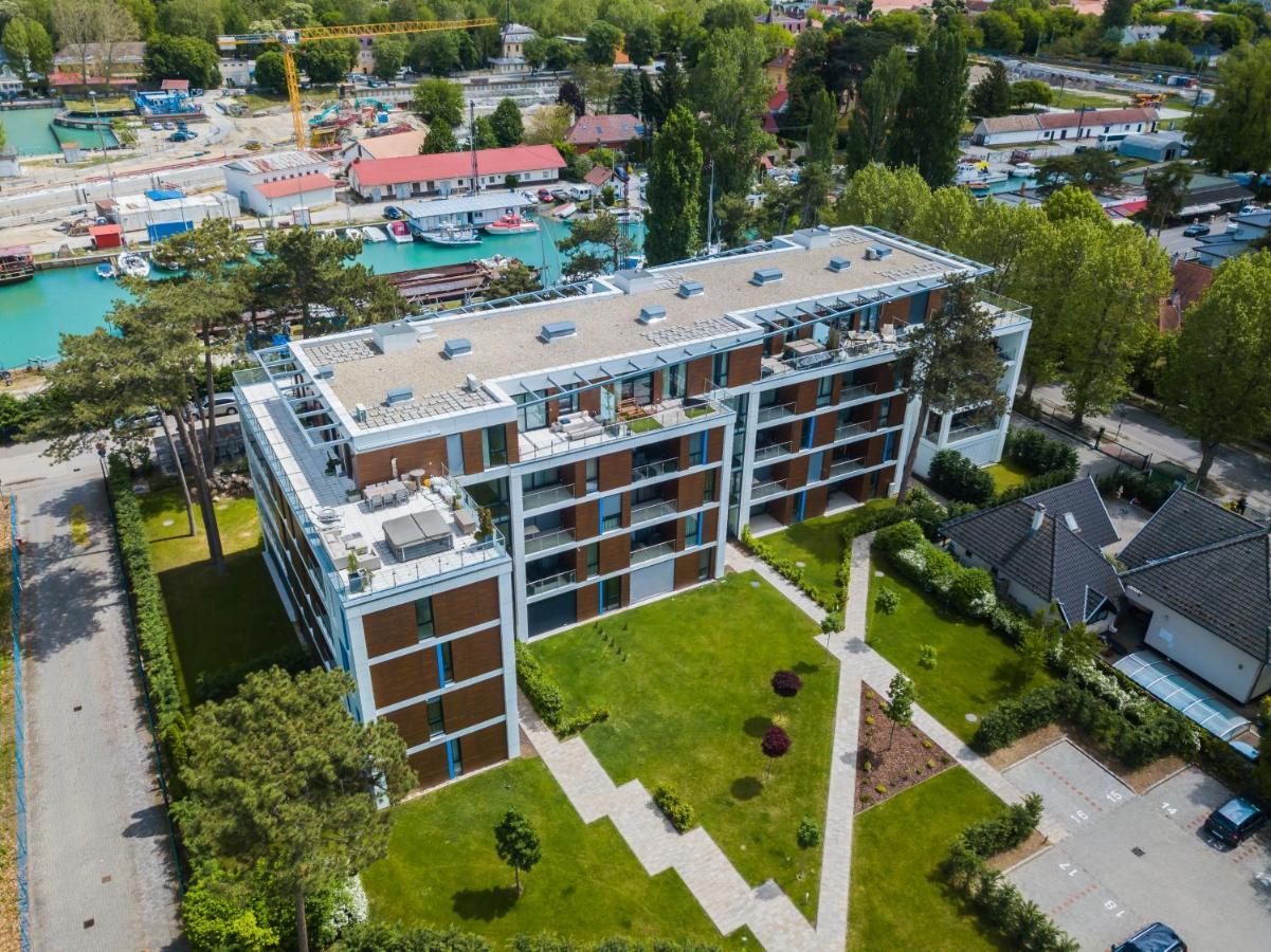Mf Port Azur Wellness Apartments Siófok Extérieur photo